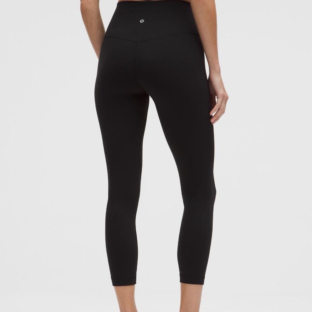 Lululemon Wunder under high rise black 25 in legging size 6/ basically new - Picture 5 of 6